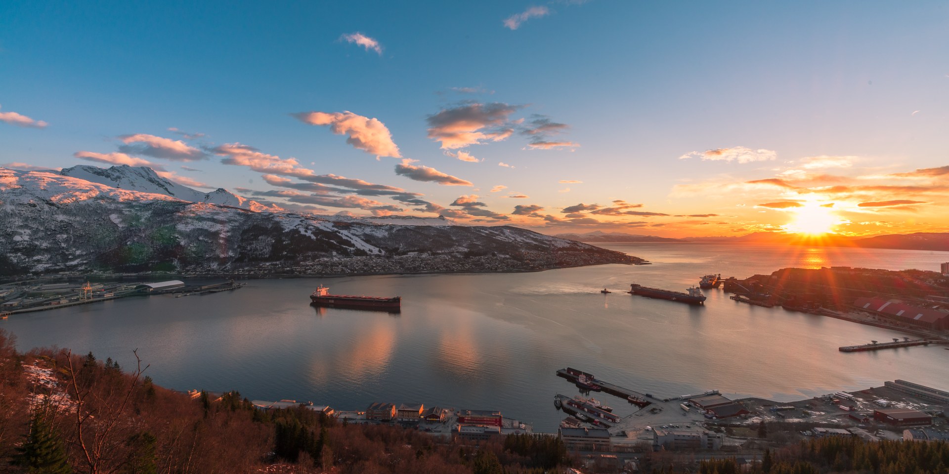 Narvik Havn i solnedgang
